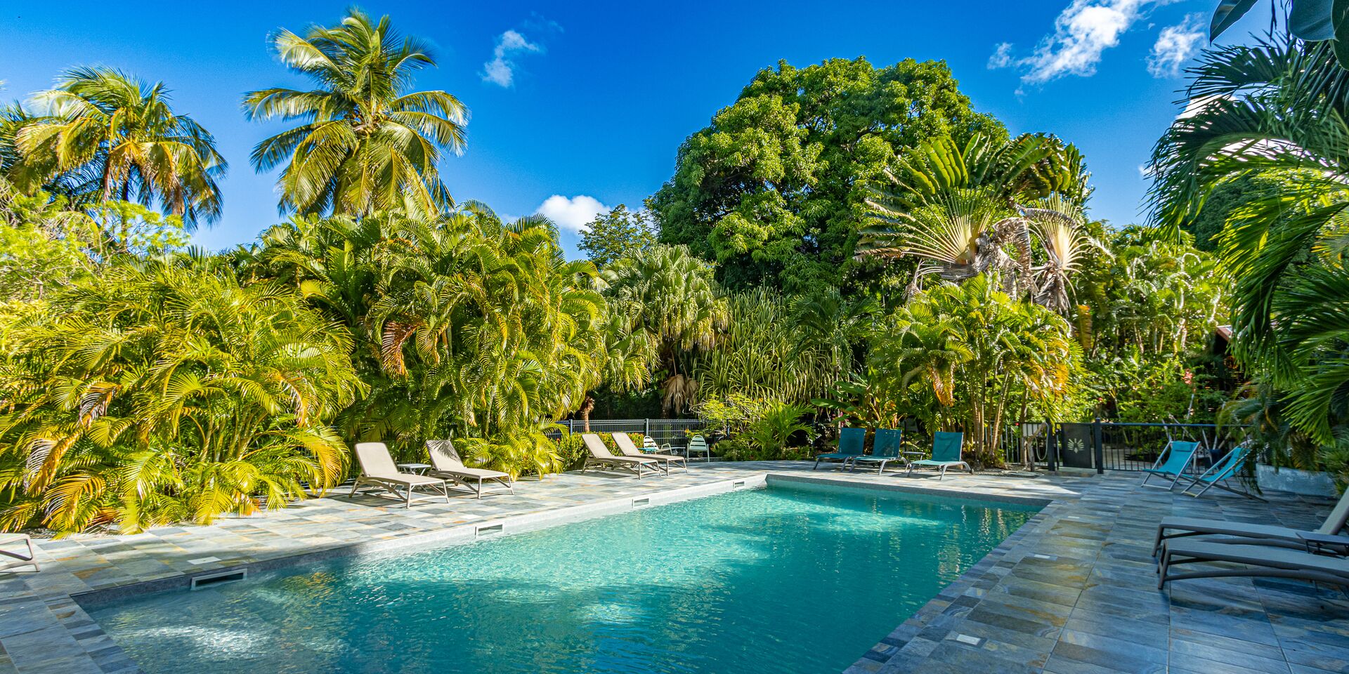 Piscine extérieure du Caraïb'Bay Hôtel