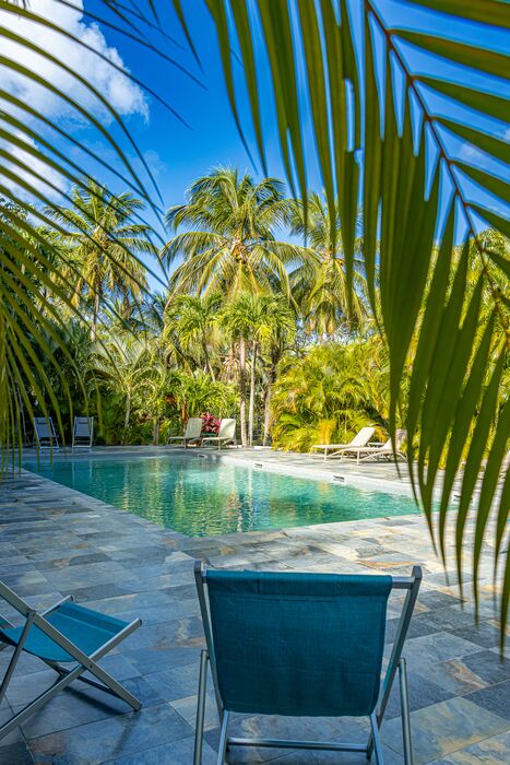 La piscine extérieure du Caraïb'Bay Hôtel