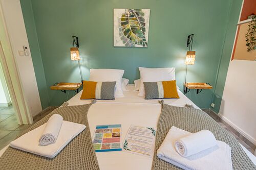 Lit King Size de la villa Kariakou du Caraïb'Bay Hôtel