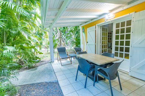 Vue d'une terrasse d'un bungalow du Caraib'Bay Hôtel