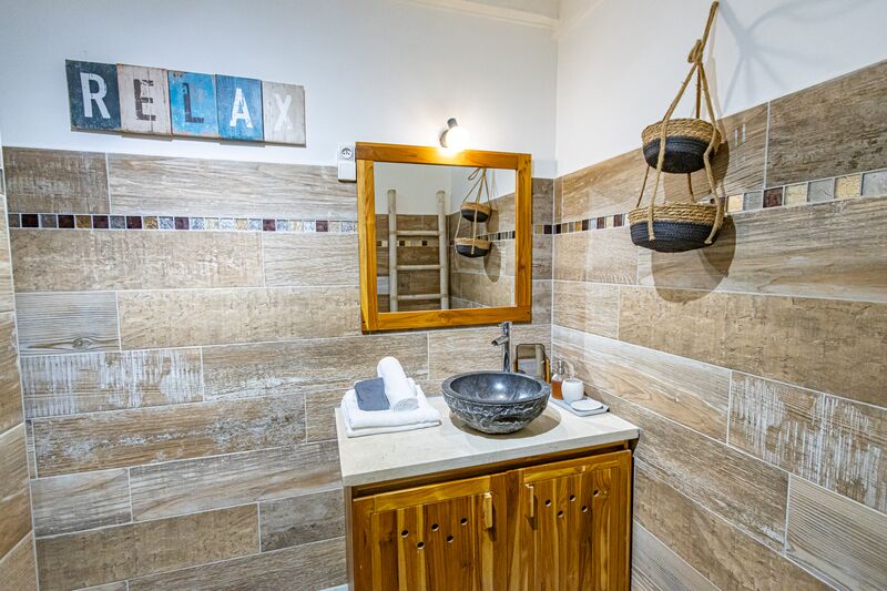 Une salle de bains dans le Caraïb'Bay Hôtel